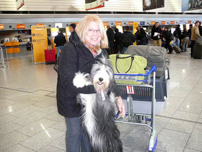 Cathy and Lizzie: At Frankfurt Airport... on her waay to Canada